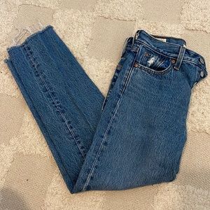 levi’s wedgie ankle jeans - medium/dark wash - distressed